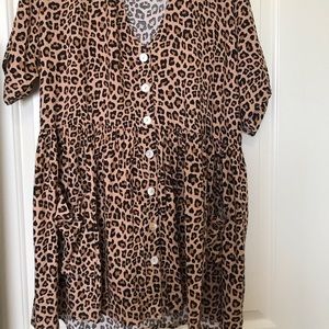 Leopard dress with buttons and pockets